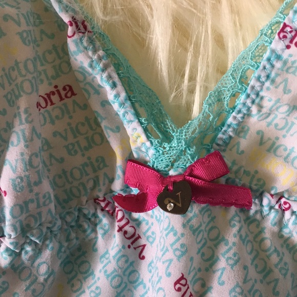 Victoria Secret - Picture 2 of 6